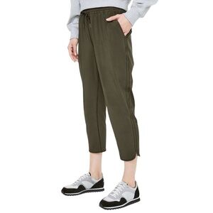 Lululemon Keep It Classic Crop 23” Size 8 in Dark Olive